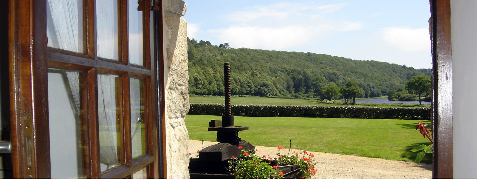https://www.selectcottages.com/sites/default/files/revslider/image/brittany-blavet-woods-view.jpg