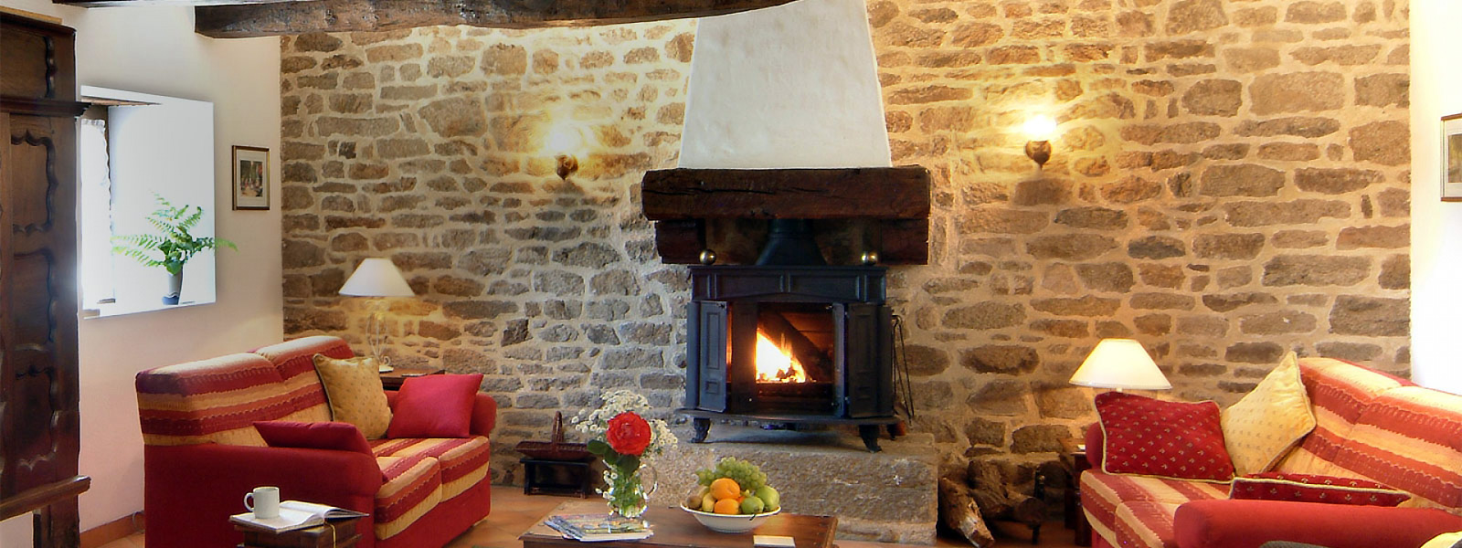 https://www.selectcottages.com/sites/default/files/revslider/image/brittany-fire-lounge.jpg