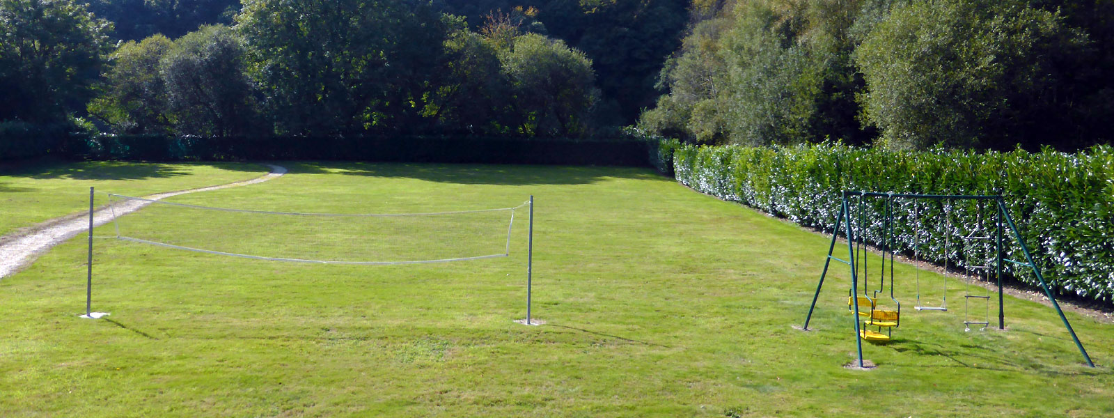 https://www.selectcottages.com/sites/default/files/revslider/image/extensive-lawns-la-garenne.jpg