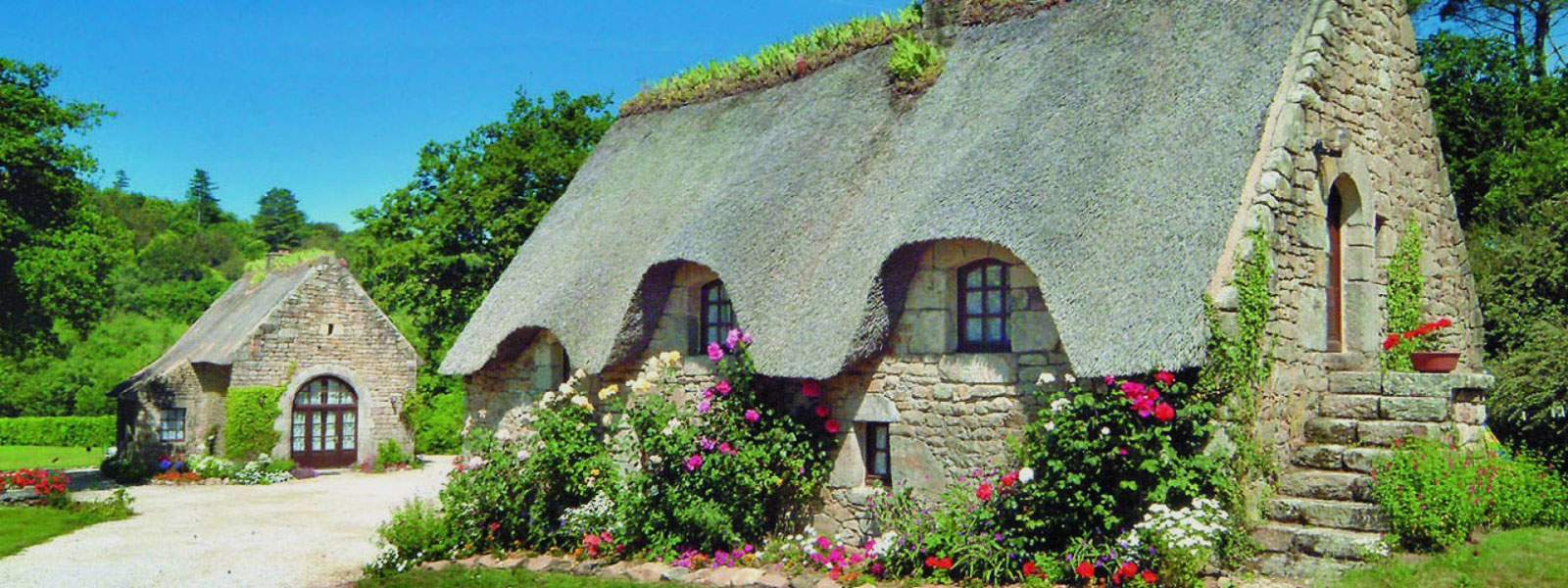 https://www.selectcottages.com/sites/default/files/revslider/image/front-of-le-pressior.jpg