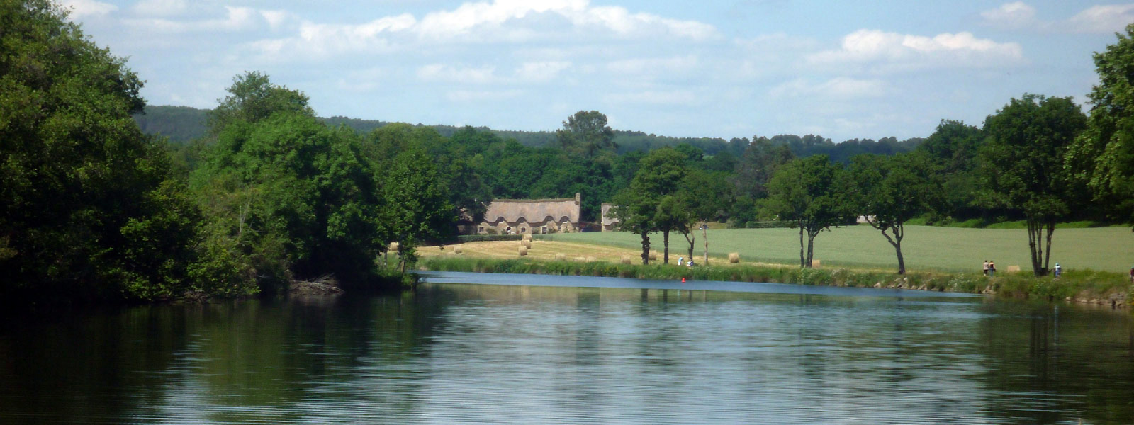 https://www.selectcottages.com/sites/default/files/revslider/image/glassy-blavet-view-lagarenn.jpg