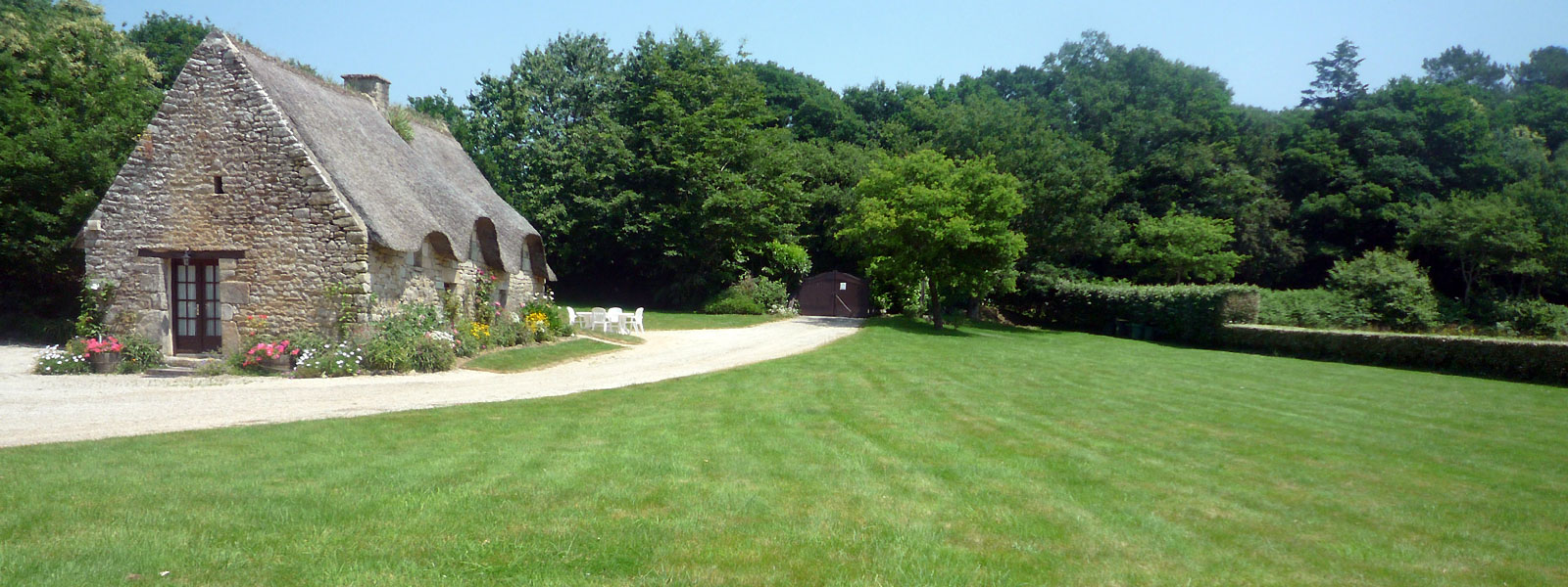 https://www.selectcottages.com/sites/default/files/revslider/image/lawns-at-la-garenne.jpg