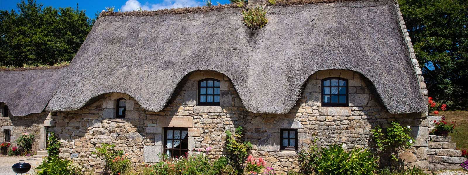 https://www.selectcottages.com/sites/default/files/revslider/image/le-pressoir-front-summer.jpg
