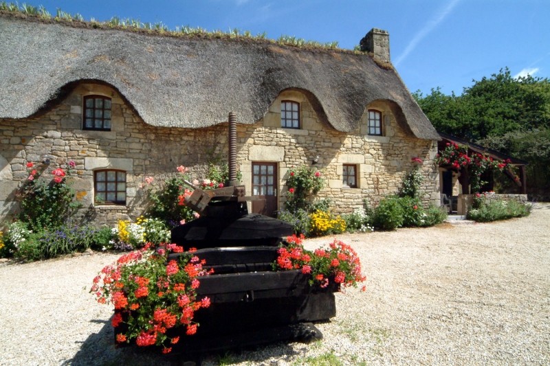 La Chaumiere Cottage and old cider press