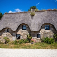 Le Pressoir Cottage bathed in sunlight